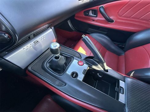 Used 2004 Honda S2000 image 28