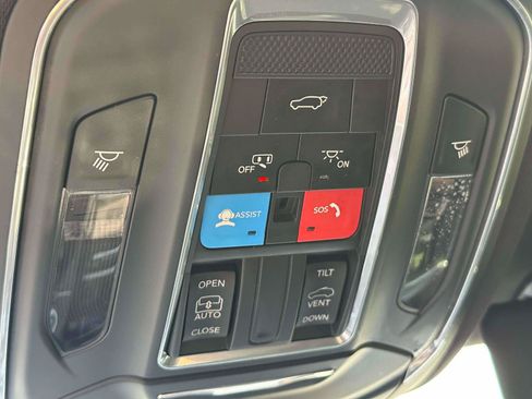 Used 2024 Jeep Grand Cherokee Altitude AWD/4WD image 29