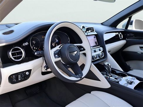 Used 2023 Bentley Bentayga Extended Wheelbase image 21