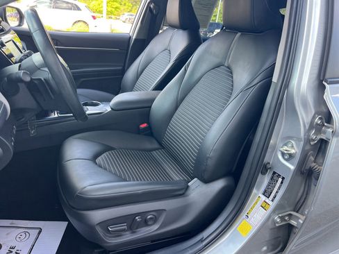Used 2020 Toyota Camry SE FWD image 25