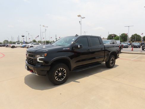 Used 2023 Chevrolet Silverado 1500 ZR2 w/ Technology Package AWD/4WD image 2