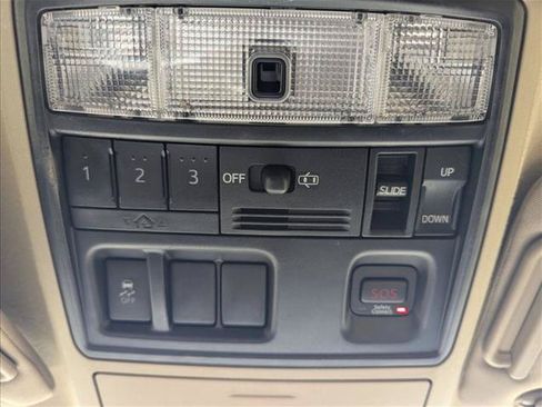 Used 2018 Toyota 4Runner Limited RWD image 11