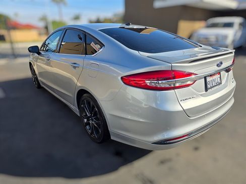 Used 2018 Ford Fusion SE w/ Equipment Group 201A FWD image 9