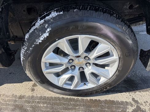 Used 2020 Chevrolet Silverado 1500 Custom w/ Custom Value Package image 9