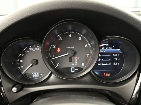 Certified 2025 Porsche Macan image 19