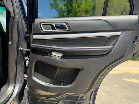 Used 2017 Ford Explorer XLT w/ Equipment Group 202A AWD/4WD image 33