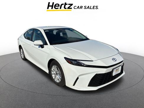 Used 2025 Toyota Camry LE image 1