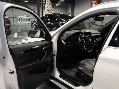 Used 2017 BMW X1 xDrive28i image 9
