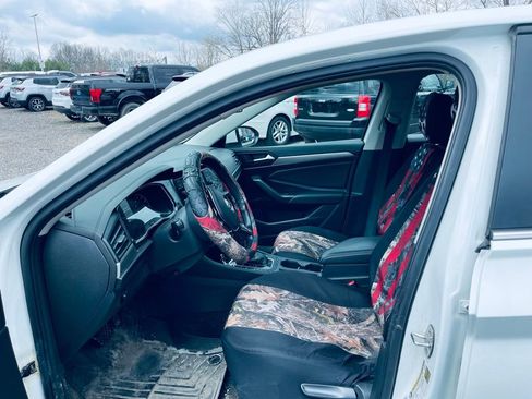 Used 2019 Volkswagen Jetta SE FWD image 11