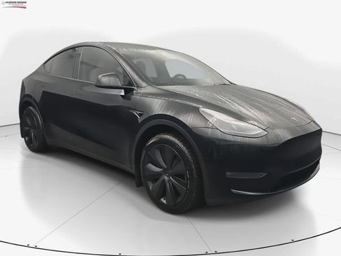 Used 2025 Tesla Model Y Long Range image 2