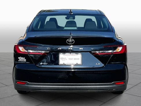 Used 2025 Toyota Camry LE image 5