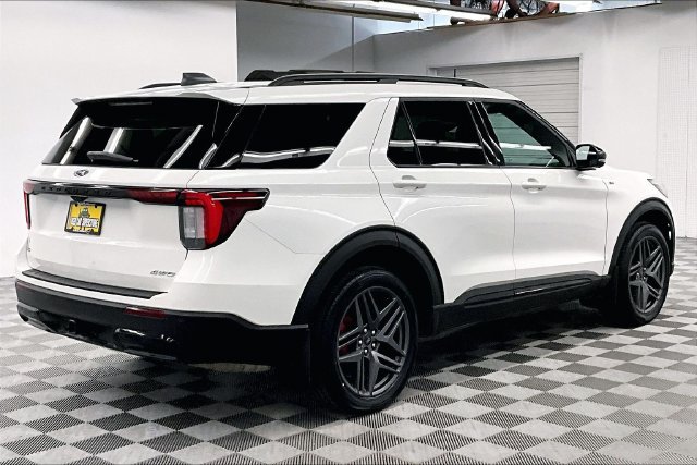Used 2025 Ford Explorer ST-Line w/ ST-Line Street Pack AWD/4WD image 13