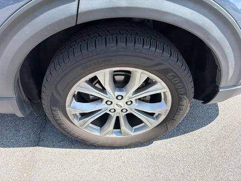 Used 2021 Ford Explorer XLT w/ Equipment Group 202A AWD/4WD image 7