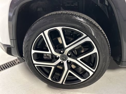 Used 2025 Jeep Compass Limited w/ Elite Group AWD/4WD image 9