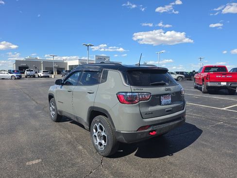 Used 2022 Jeep Compass Trailhawk w/ Trailhawk Convenience Group AWD/4WD image 7