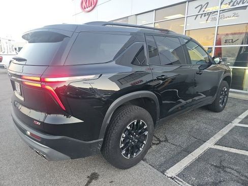 Used 2025 Chevrolet Traverse Z71 w/ Driver Confidence Package image 3