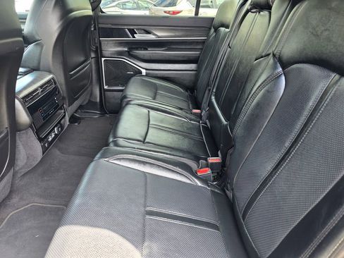 Used 2024 Jeep Wagoneer L Series II RWD image 16