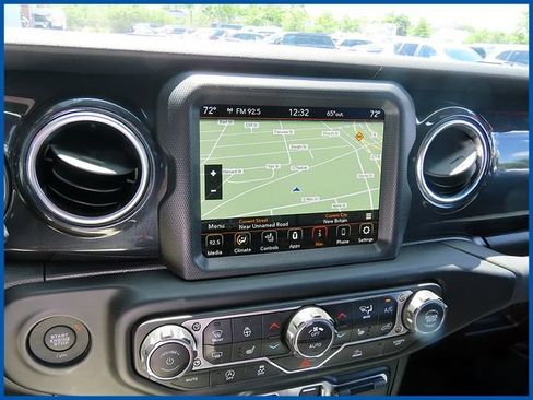 Used 2023 Jeep Wrangler Unlimited Sahara AWD/4WD image 16