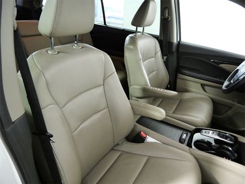 Used 2016 Honda Pilot Touring image 13