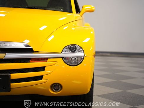 Used 2004 Chevrolet SSR w/ Preferred Equipment Group RWD image 21