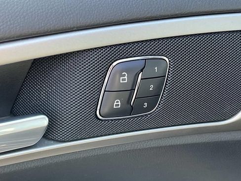 Used 2015 Ford Fusion SE w/ Equipment Group 202A FWD image 17