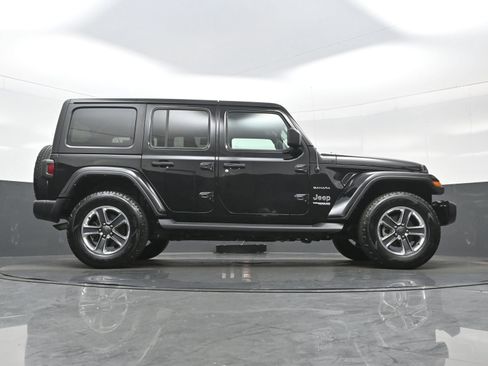 Used 2021 Jeep Wrangler Unlimited Sahara w/ Cold Weather Group AWD/4WD image 31