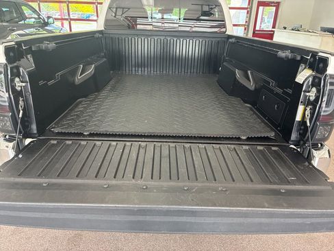 Used 2023 Toyota Tacoma SR5 AWD/4WD image 17