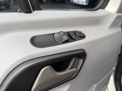 Used 2014 Mercedes-Benz Sprinter 2500 image 14