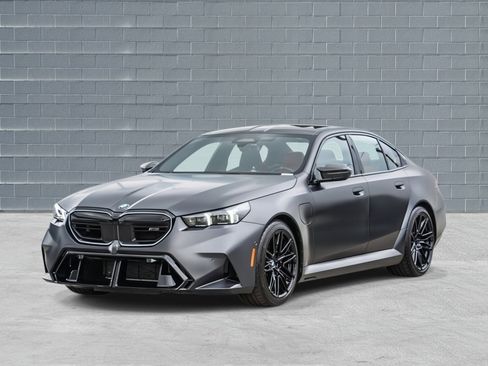 Used 2025 BMW M5 w/ Carbon Package image 3