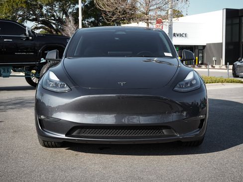 Used 2024 Tesla Model Y Performance image 3