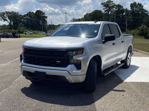 Used 2022 Chevrolet Silverado 1500 Custom AWD/4WD image 3