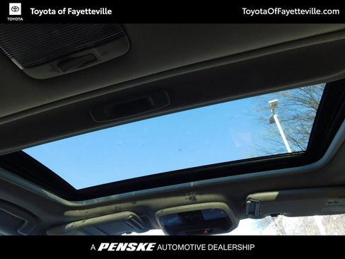 Used 2018 Subaru Crosstrek 2.0i Premium w/ Moonroof Package image 4