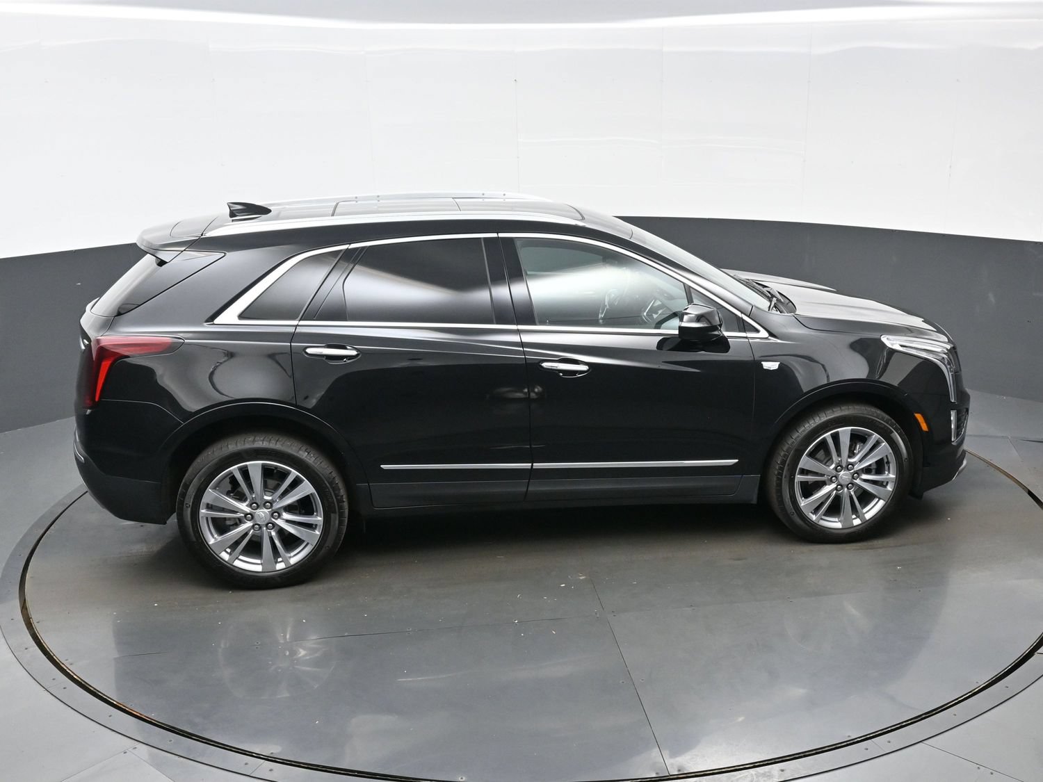Used 2024 Cadillac XT5 Premium Luxury w/ LPO, Floor Liner Package AWD/4WD image 40