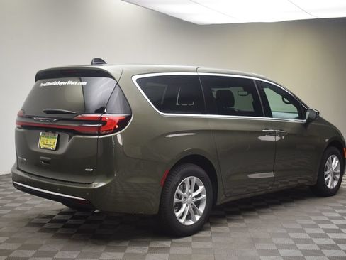 New 2027 Chrysler Pacifica Select AWD/4WD image 5