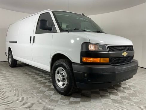 Used 2020 Chevrolet Express 3500 Extended w/ Driver Convenience Package RWD image 15