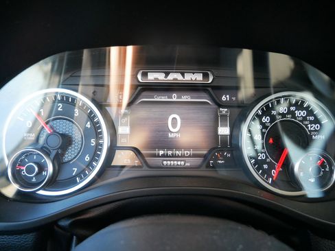 Used 2022 RAM 1500 Laramie AWD/4WD image 5