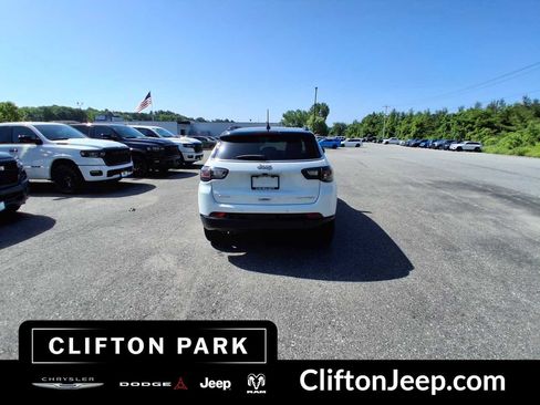 Certified 2025 Jeep Compass Limited w/ Elite Group AWD/4WD image 5