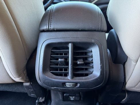 Used 2017 Jeep Cherokee Latitude w/ Comfort/Convenience Group image 21