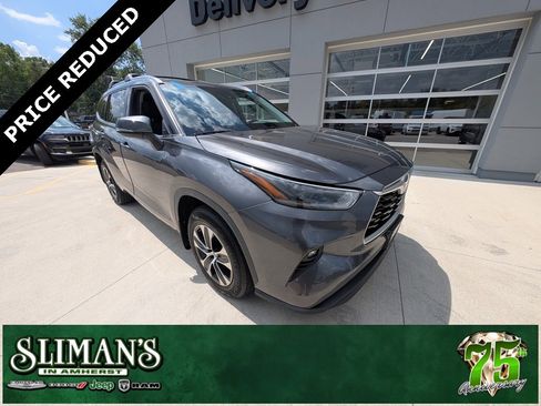 Used 2021 Toyota Highlander XLE image 1