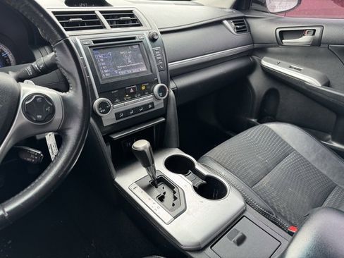 Used 2014 Toyota Camry SE image 7