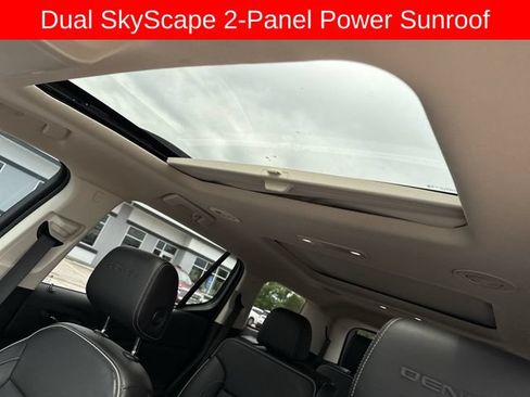 Used 2020 GMC Acadia Denali w/ Technology Package AWD/4WD image 19