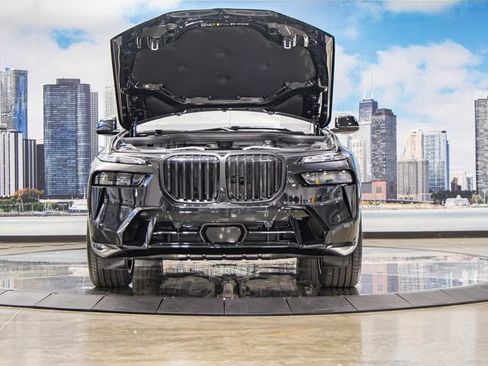 Certified 2025 BMW X7 xDrive40i w/ M Sport Package AWD/4WD image 4