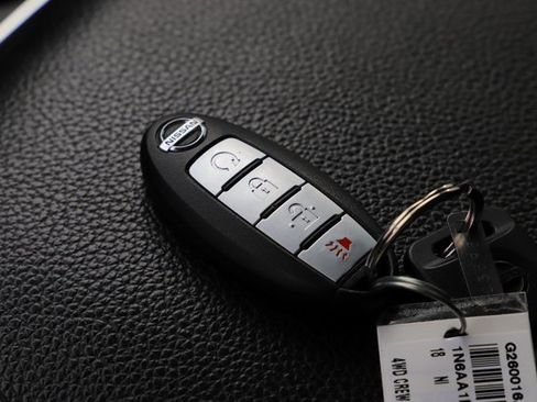 Used 2018 Nissan Titan PRO-4X image 35