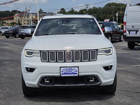 Used 2019 Jeep Grand Cherokee Overland AWD/4WD image 2