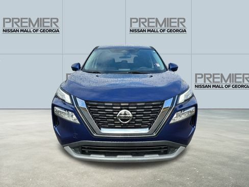 Certified 2021 Nissan Rogue SV image 2