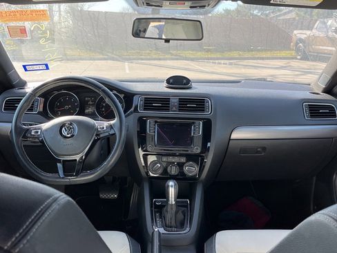 Used 2016 Volkswagen Jetta Sport image 7