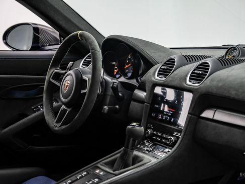 Used 2025 Porsche 718 Cayman GT4 RS image 61