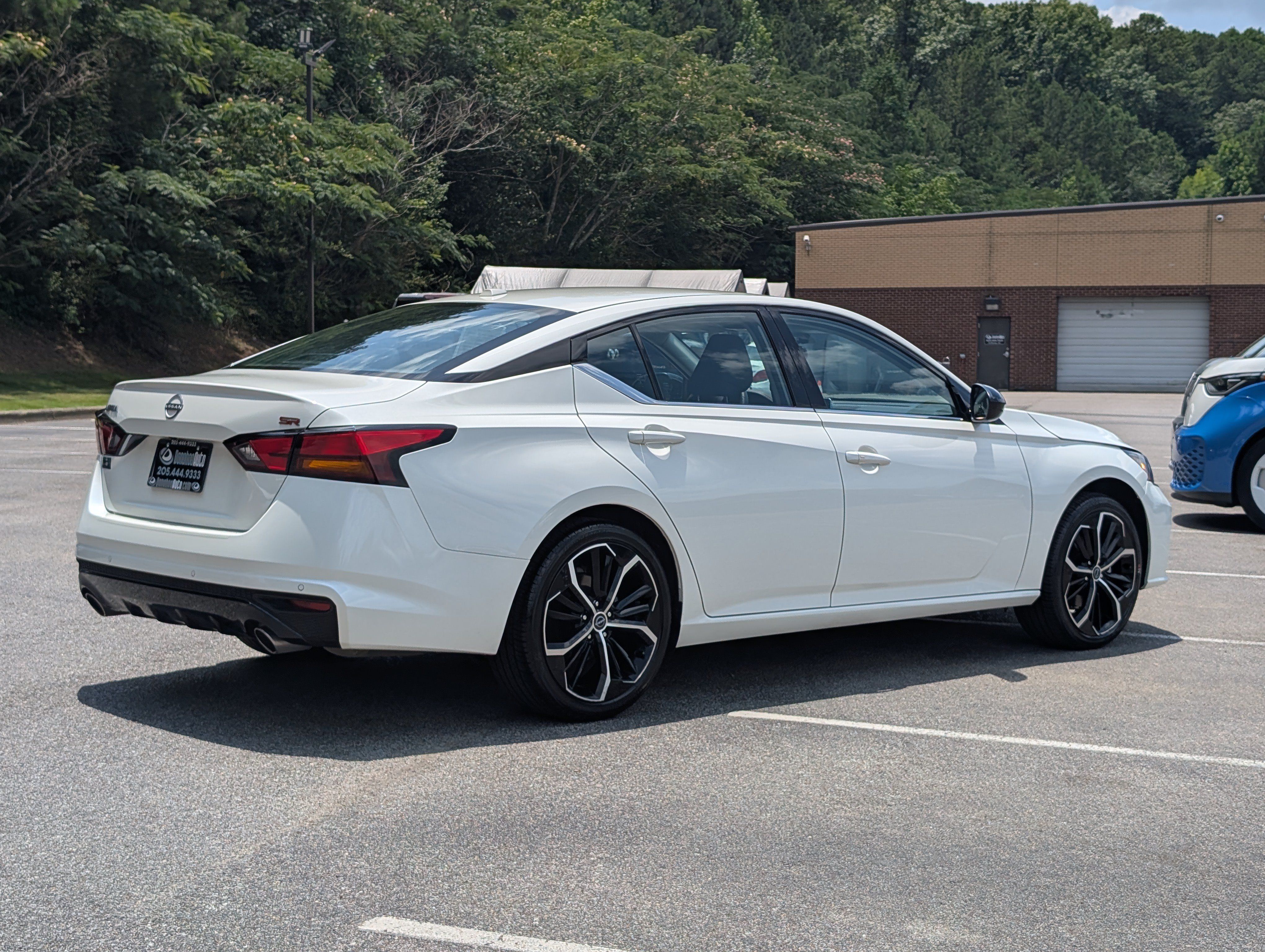 Used 2025 Nissan Altima 2.5 SR FWD image 9