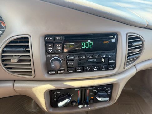 Used 2002 Buick Century Custom w/ Special Edition Pkg FWD image 25