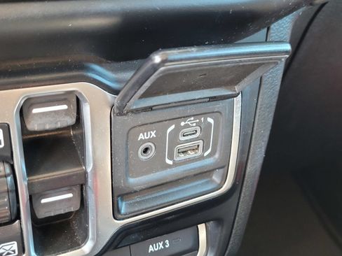Used 2023 Jeep Wrangler Unlimited Sahara AWD/4WD image 23